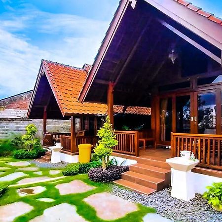 בניוואנגי Andung Andung Villa And Resto מראה חיצוני תמונה