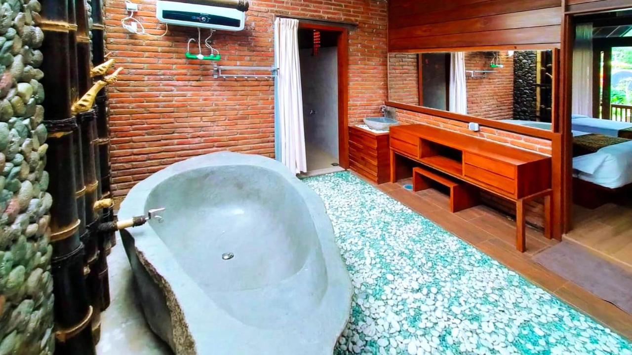 בניוואנגי Andung Andung Villa And Resto מראה חיצוני תמונה