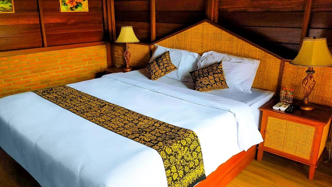 בניוואנגי Andung Andung Villa And Resto מראה חיצוני תמונה