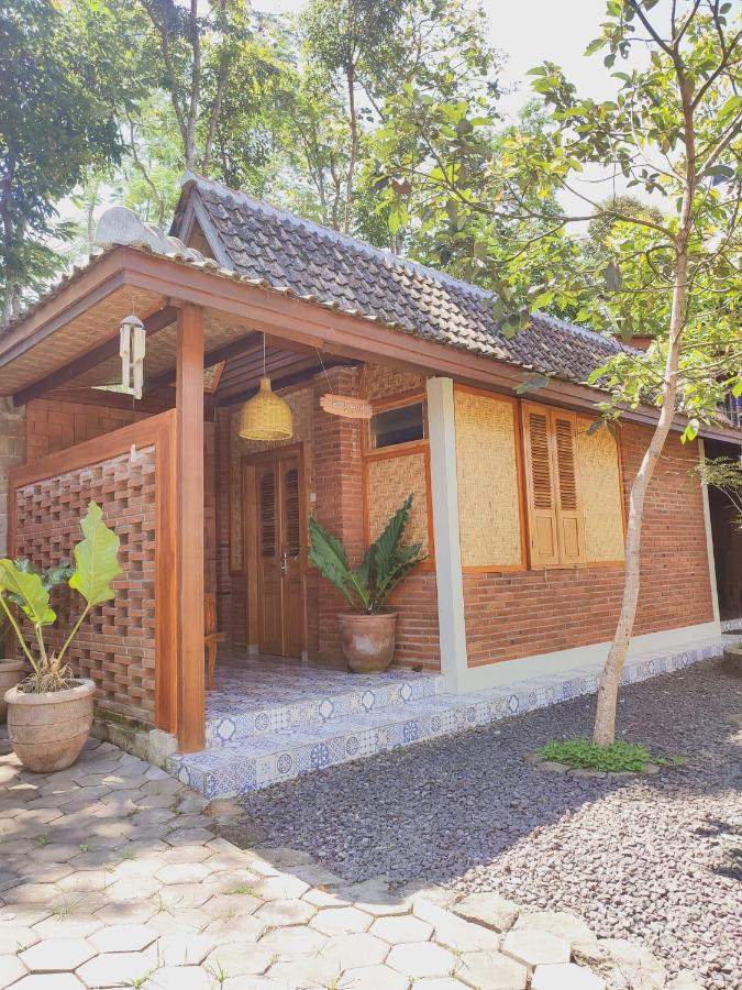 בניוואנגי Andung Andung Villa And Resto מראה חיצוני תמונה